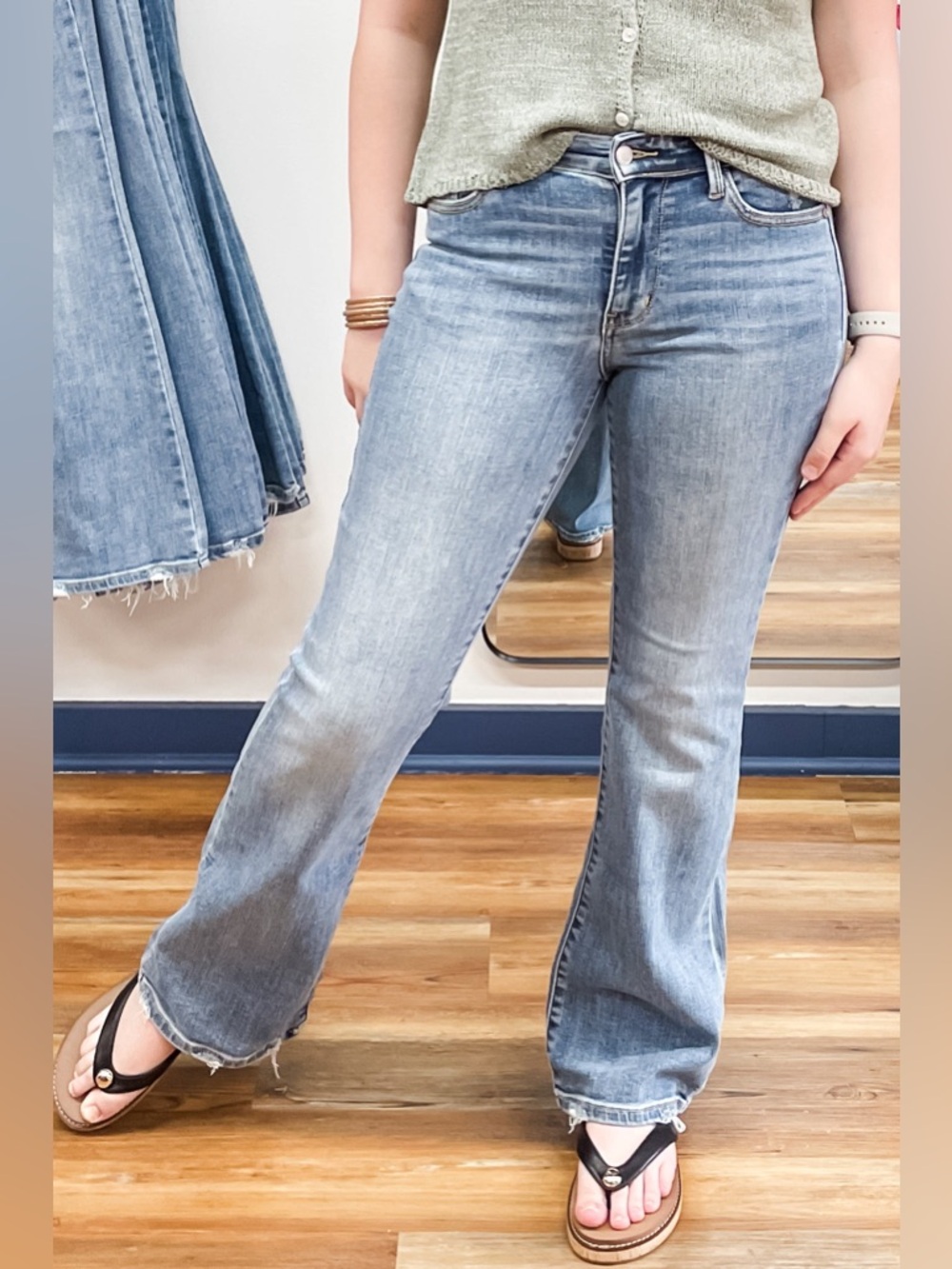 Judy Blue Mid Rise Vintage Wash Bootcut Jeans Destroyed Hem 82667 MD